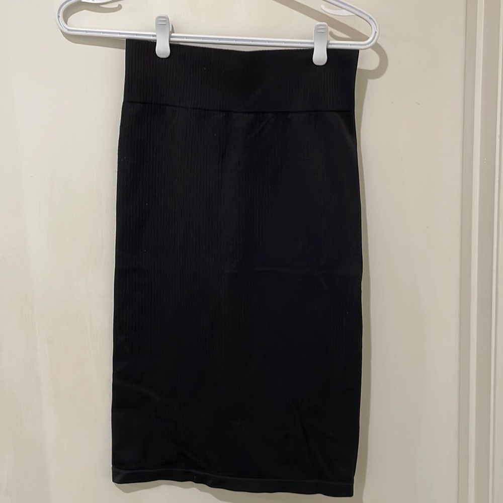 Black Balance Athletica Linear Midi skirt